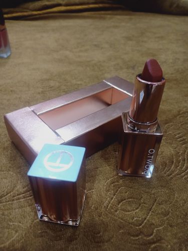 Customer photo review of O.TWO.O WATERPROOF GORGEOUS SQUARE LIPSTICK