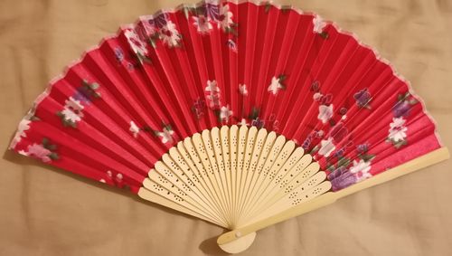 Customer photo review of Éventail Japonais Rouge en Bambou