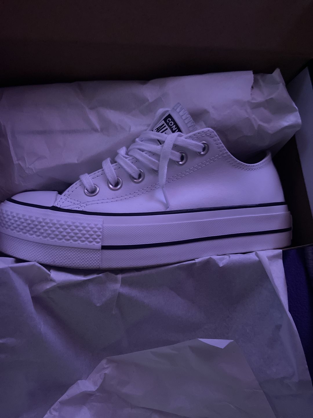 Customer photo review of Zapatilla Converse Chuck T. Plataforma Cuero Mujer Blanco