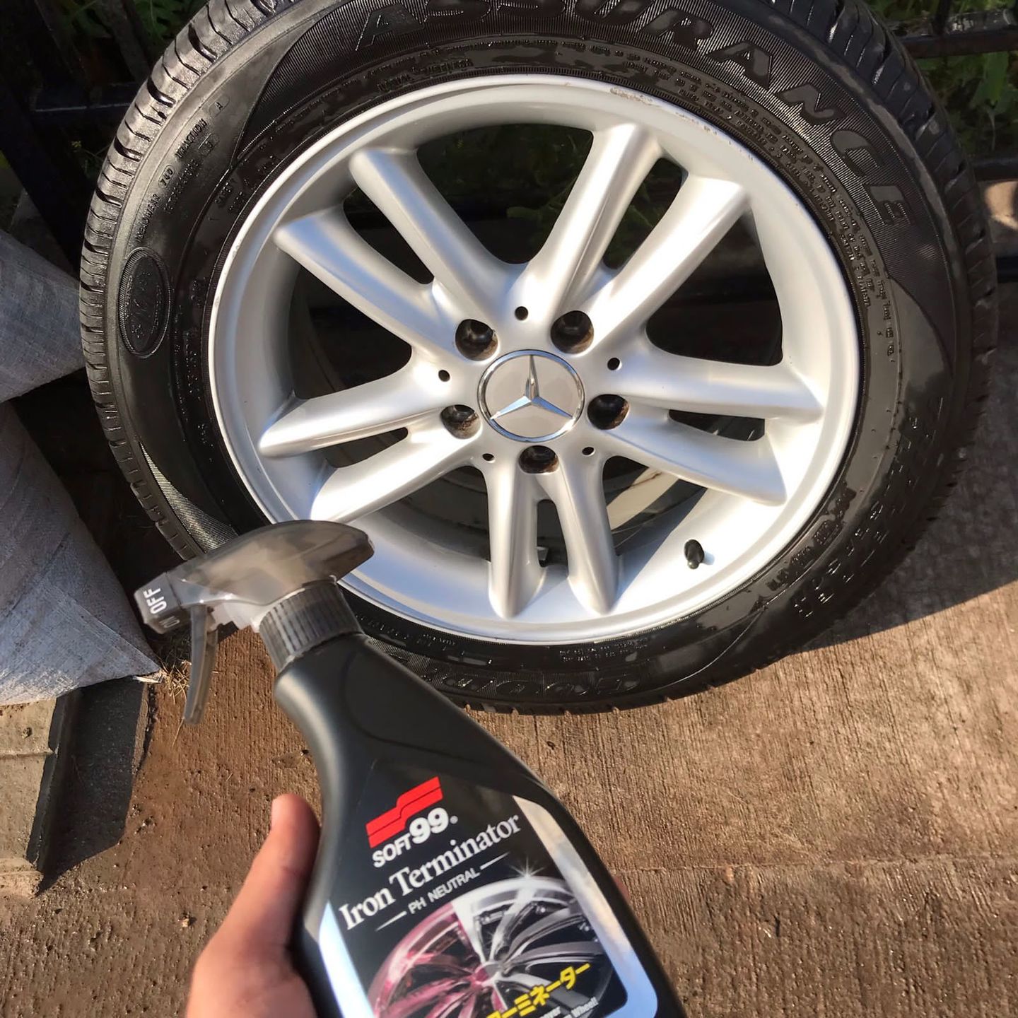 Customer photo review of Descontaminador de llantas Iron Terminator 500ml