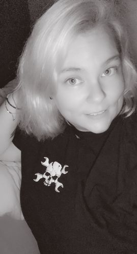 Customer photo review of 6 - Nobody Crop Top