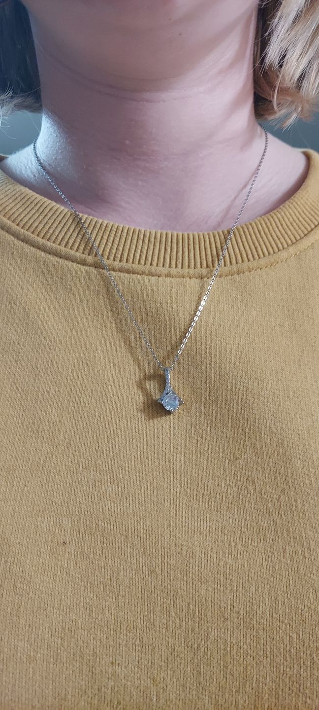 Customer photo review of "TO MY DAUGHTER, LOVE MUM" WHITE GOLD NECKLACE
