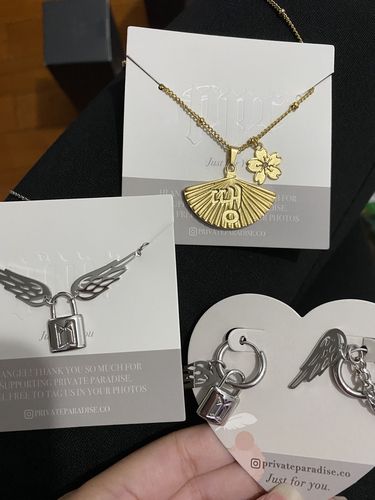 Customer photo review of Ddaeng Necklace