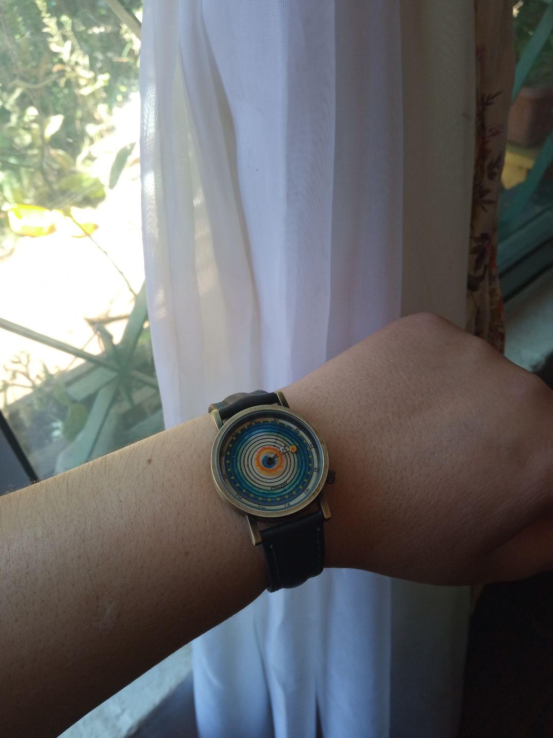 Customer photo review of Reloj Análogo Philosophers Guild Sistema de Ptolomeo 33mm