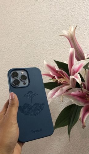 Customer photo review of Manta Ray in Navy Blue - iPhone 13 Pro
