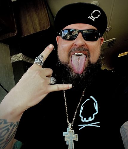 Customer photo review of 155 - FIND OUT Tee