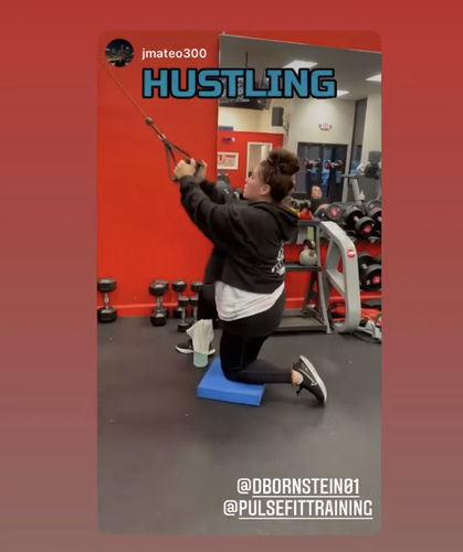 Customer photo review of #NO FUCKS - Crop Hoodie - W32