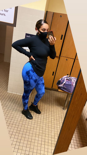 Customer photo review of Royal Blue and Black Marble Scrunch Butt Leggings