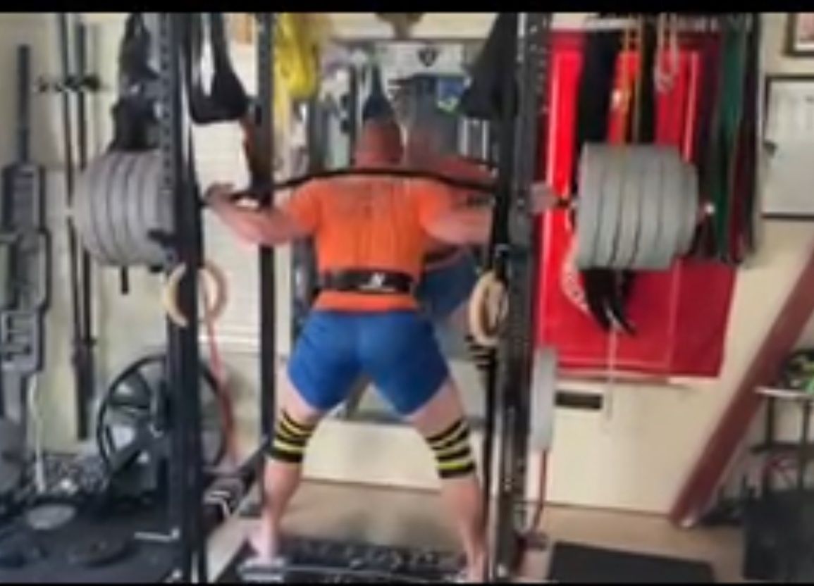 Customer photo review of Strength Shop Thor Knee Sleeves - Double Ply