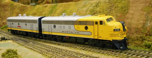 Customer photo review of Athearn HO F7A/F7B, SF/Freight #339L/#348A