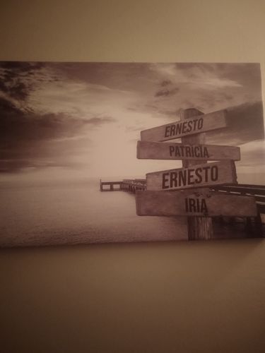 Customer photo review of Lienzo Muelle de Madera con Nombres Personalizados