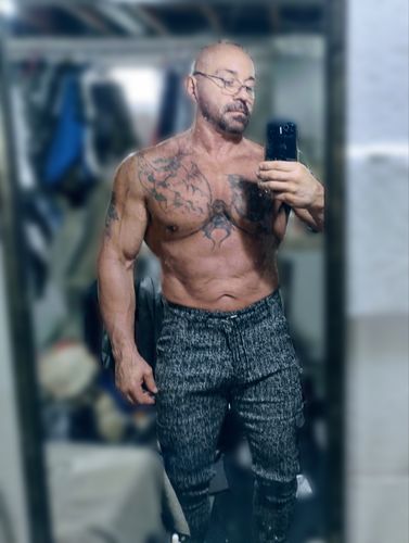 Customer photo review of Size Up Zyon Checkerboard Cargo Pants