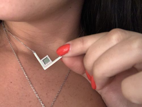 Customer photo review of V Shiny Necklace