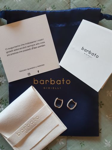 Customer photo review of Orecchini cerchietto ovale zirconato - Barbato Gioielli