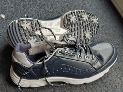 Customer photo review of New style golf shoes men's golf shoes with spikes