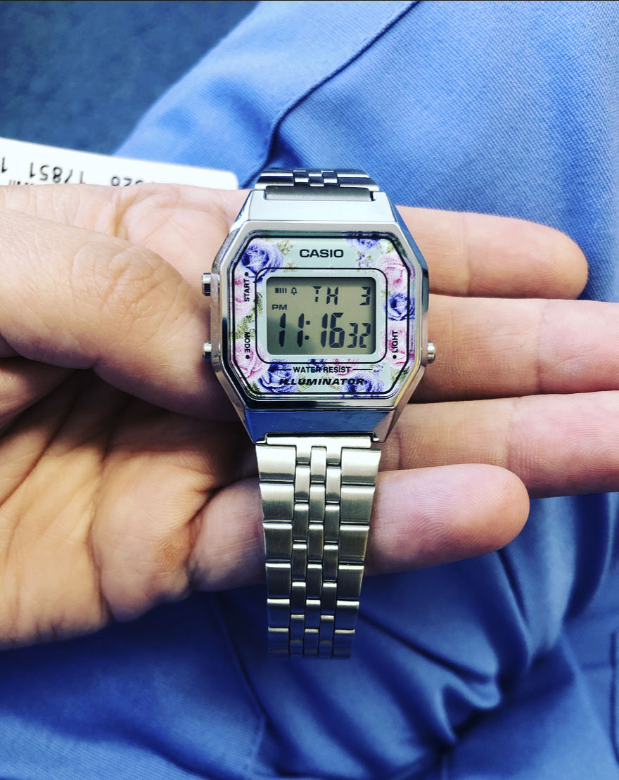 Customer photo review of Reloj Casio Vintage LA680WA-2CDF Plateado Flores