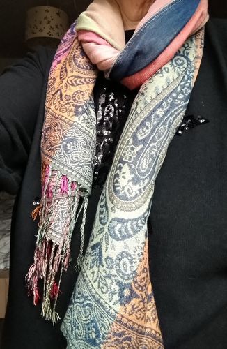 Customer photo review of LARGE NAVY BLUE RAINBOW MULTI COLOUR PAISLEY PRINT PASHMINA SHAWL SCARF