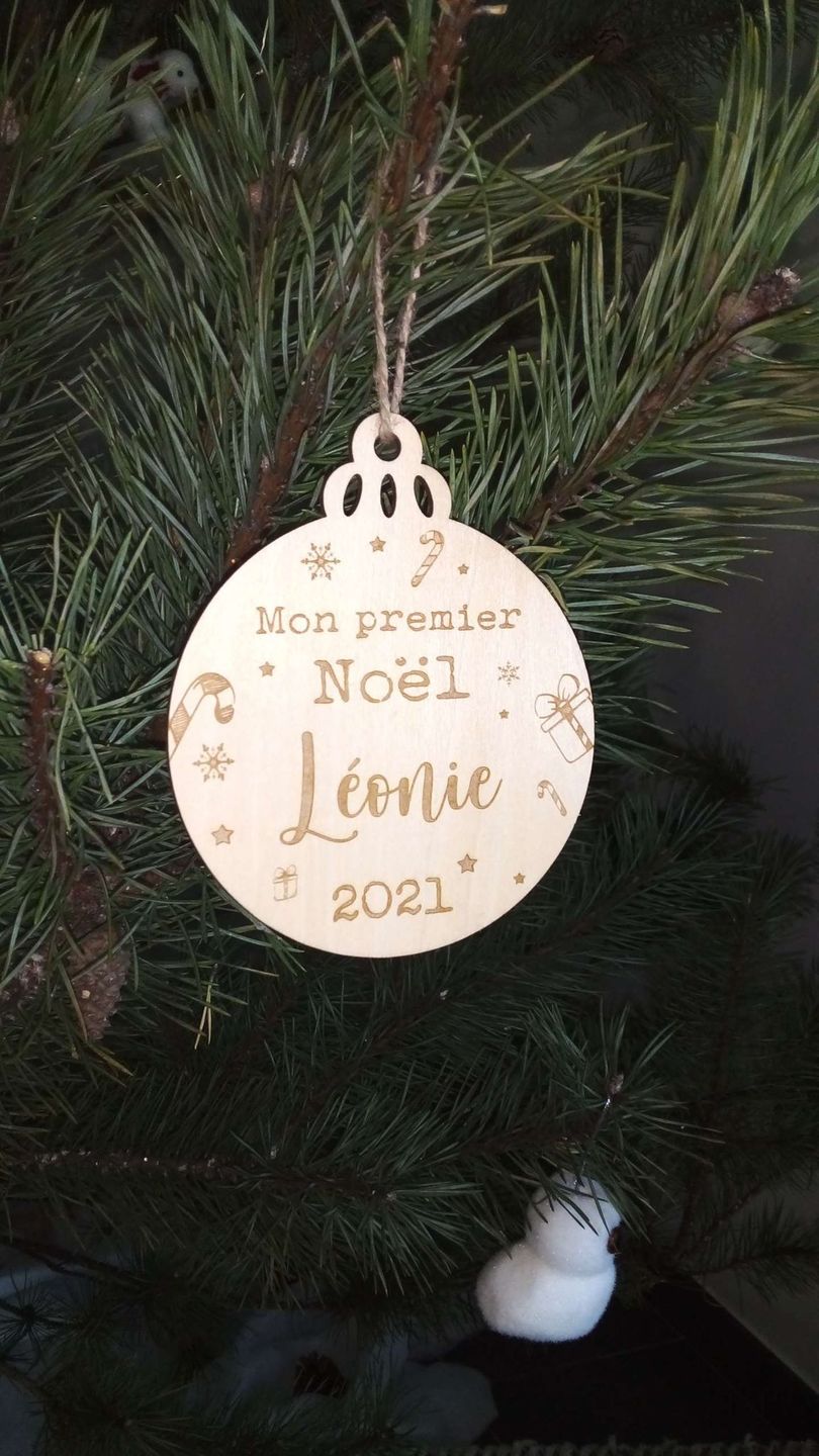 Customer photo review of Boule de Noël en bois Personnalisable - Mon premier Noël