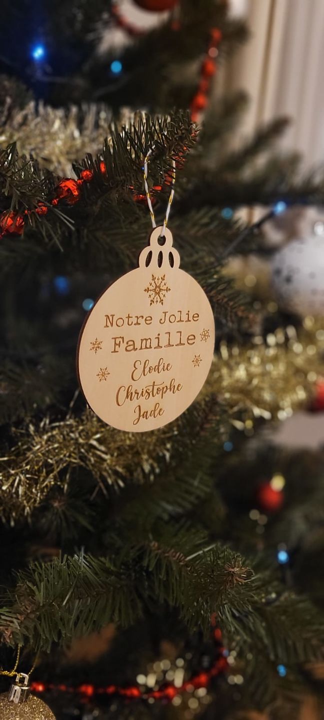 Customer photo review of Boule de Noël en bois Personnalisable - Mon premier Noël