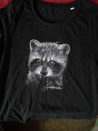 Customer photo review of Kleiner Waschbär- Line Art  - Bio Damen Shirt