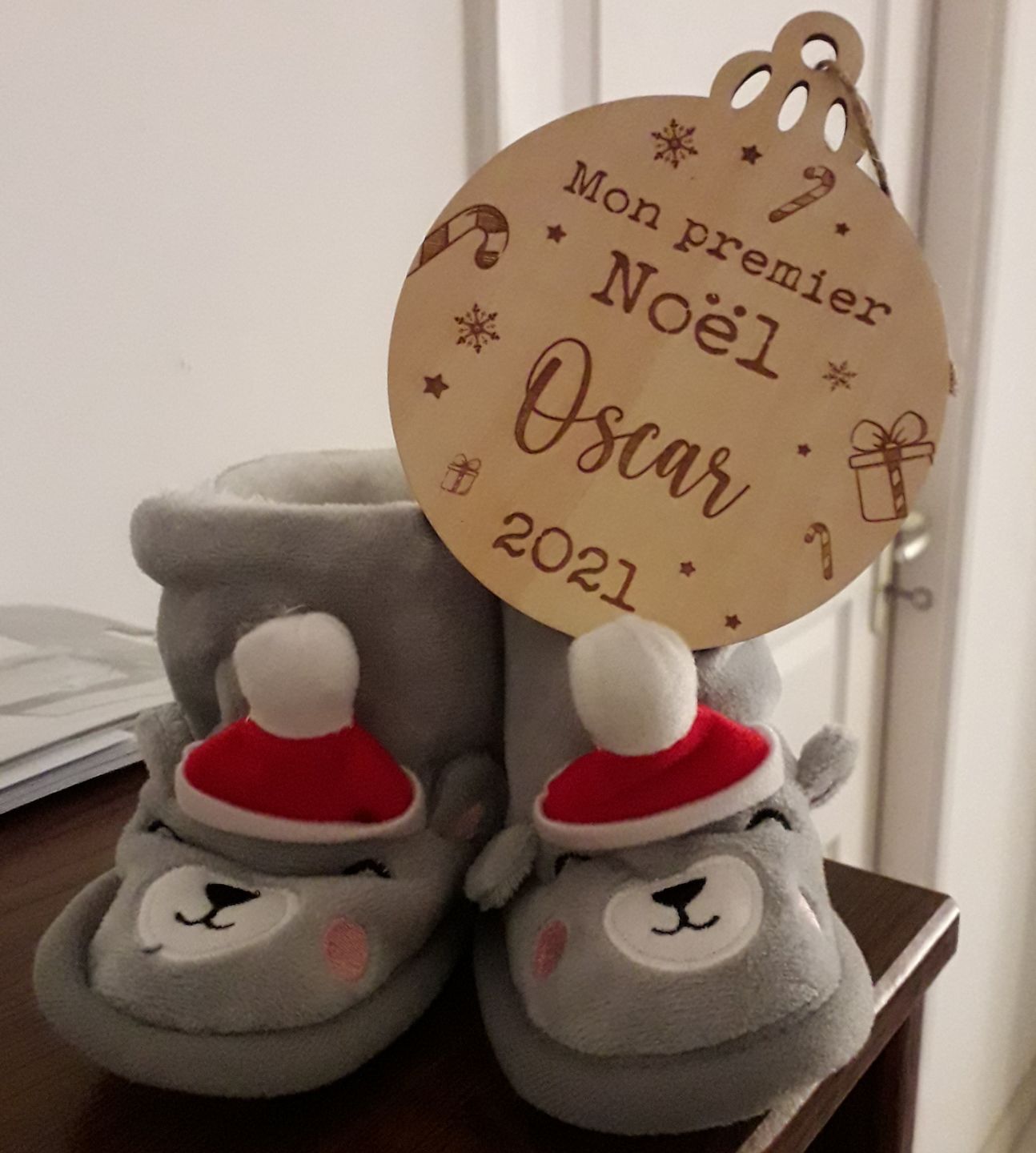 Customer photo review of Boule de Noël en bois Personnalisable - Mon premier Noël