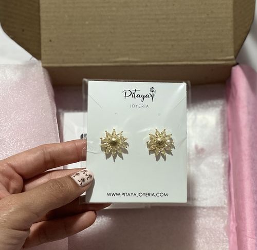 Customer photo review of Aretes Margarita