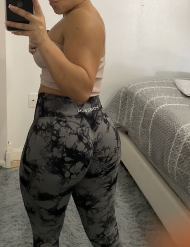 Customer photo review of Black and Grey Marble Scrunch Butt Leggings