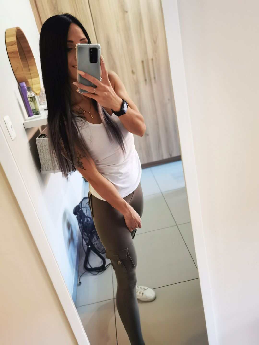 Customer photo review of TNG Cargo Leggings - Olive