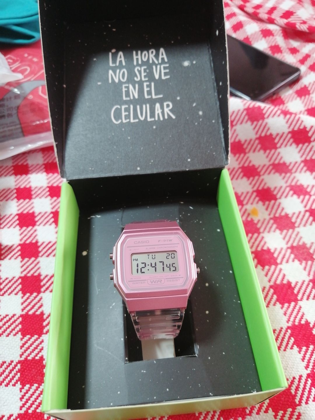 Customer photo review of Reloj Casio Vintage F-91WS-4D Rosado Transparente