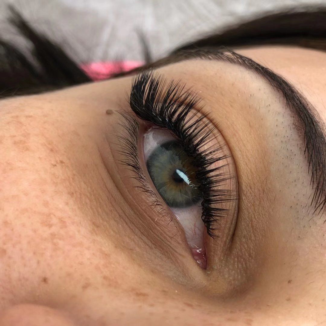 Customer photo review of M Curl Eyelash Extensions