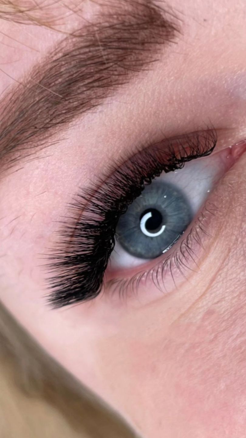 Customer photo review of M Curl Eyelash Extensions