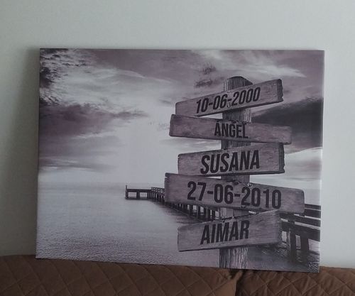 Customer photo review of Lienzo Muelle de Madera con Nombres Personalizados