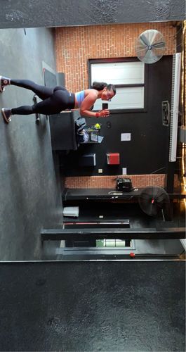 Customer photo review of Black Contour Scrunch Butt Leggings