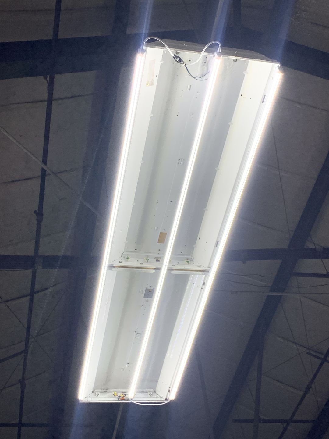 Customer photo review of T8 8ft V Shape LED Tube Light 60W Integrated 6500K Clear, ETL Listed, Plug and Play, Linkable Led Bulbs for Garage, Warehouse, Shop