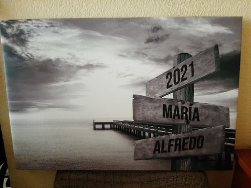 Customer photo review of Lienzo Muelle de Madera con Nombres Personalizados