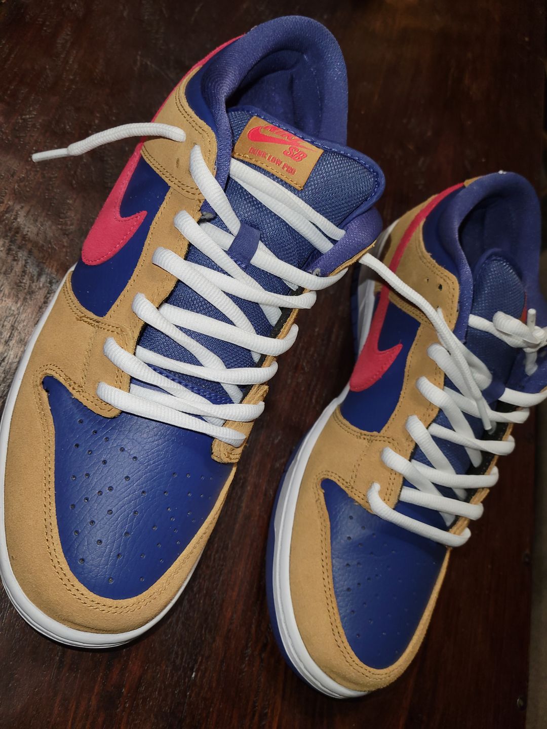 Customer photo review of Thick Oval Shoe Laces (Nike SB Laces)