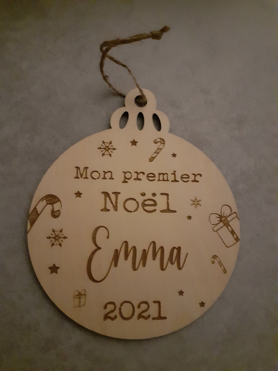 Customer photo review of Boule de Noël en bois Personnalisable - Mon premier Noël