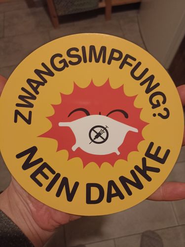 Customer photo review of GROSSE STICKER / AUFKLEBER • ZWANGSIMPFUNG NEIN DANKE (10 STK.)