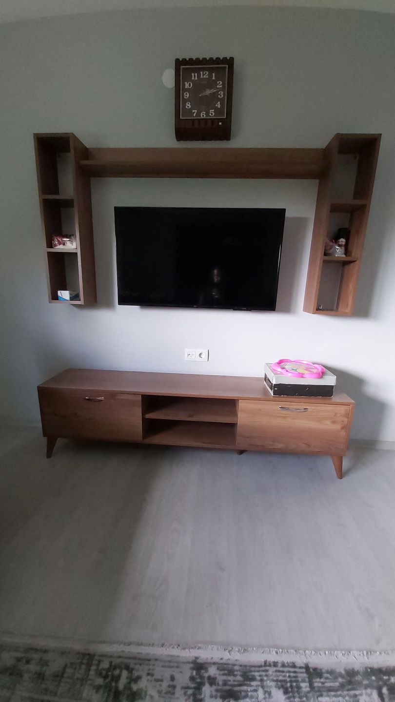 Customer photo review of Rani A9 Duvar Raflı Tv Ünitesi Kitaplıklı Tv Sehpası Duvara Monte Raflı Modern Ayaklı 180 cm Minyatür Ceviz M5