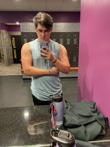 Customer photo review of Sleeveless 2.1