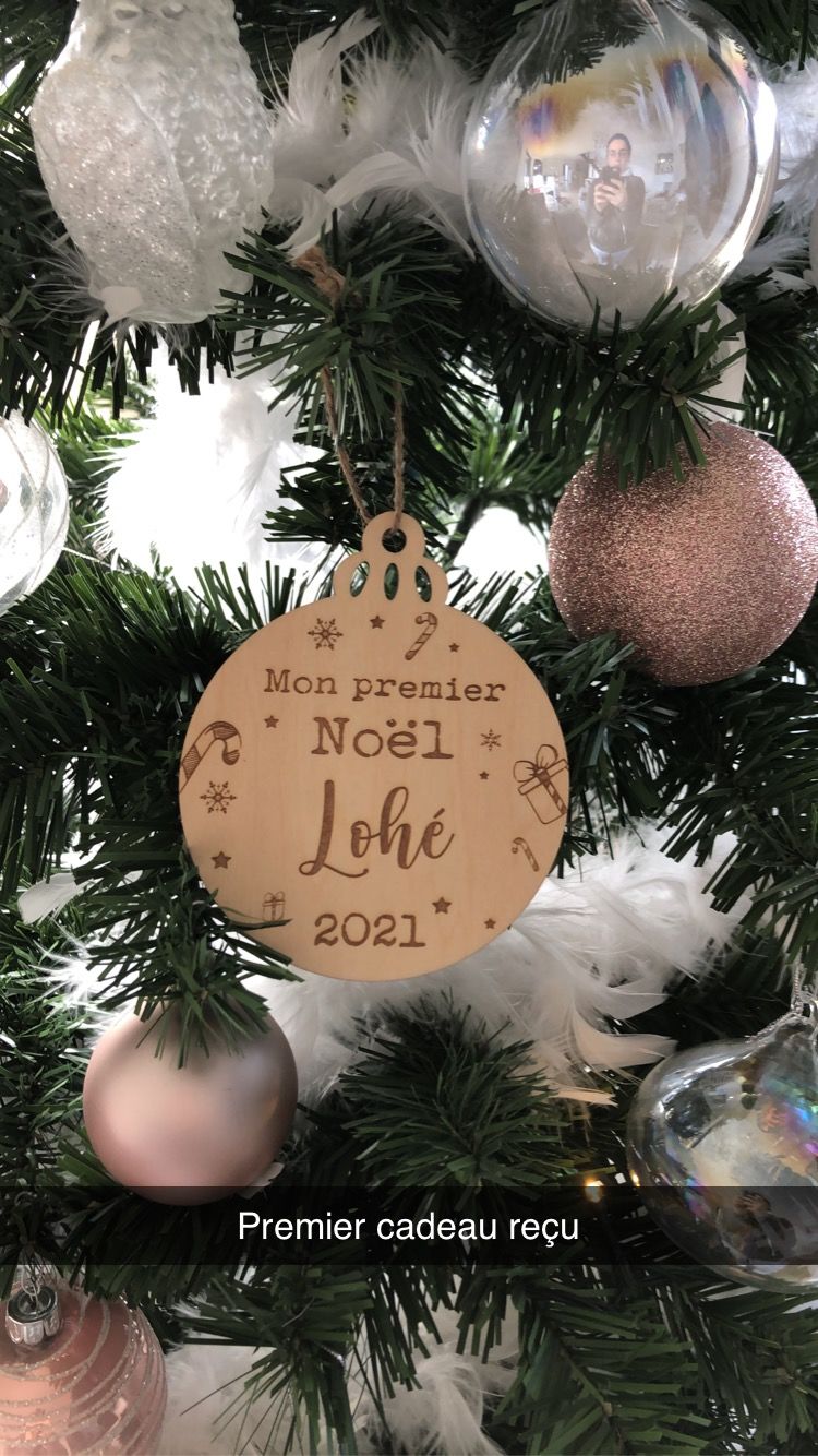 Customer photo review of Boule de Noël en bois Personnalisable - Mon premier Noël