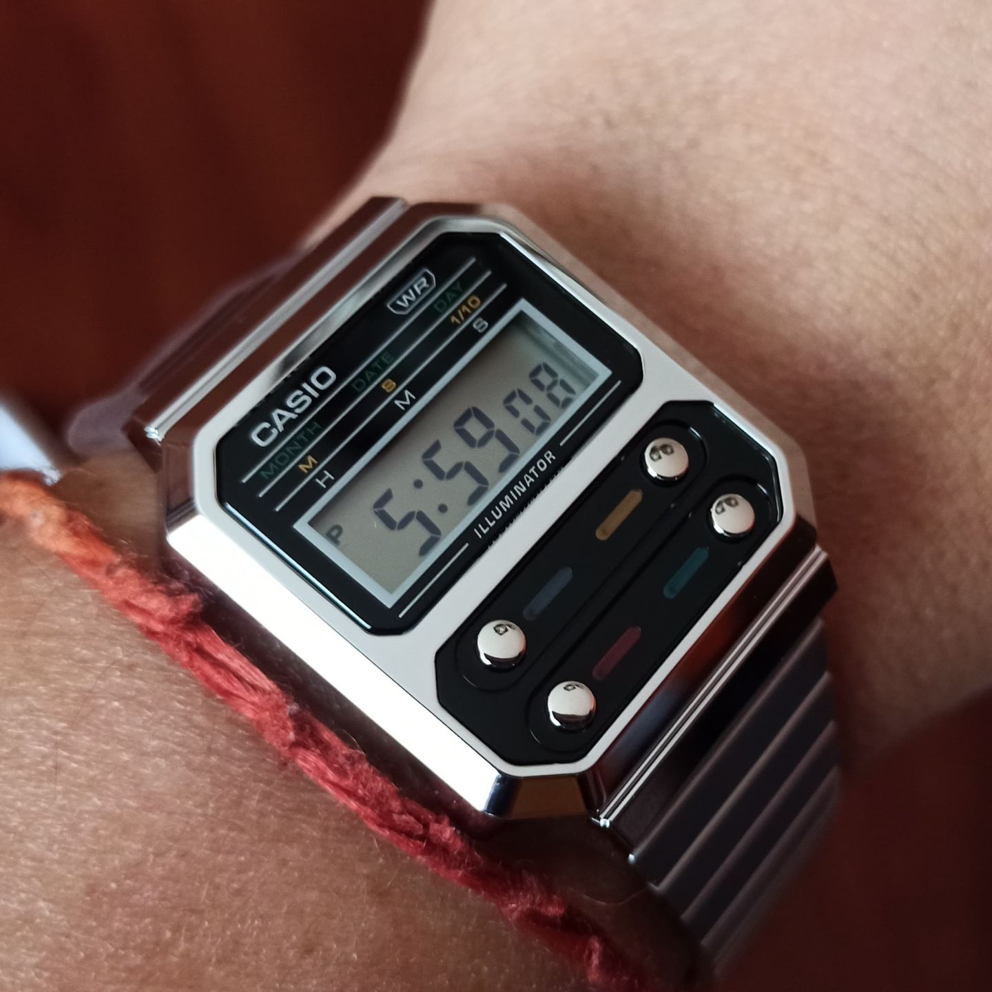 Customer photo review of Reloj Casio Vintage A100WE-1ADF Alien F-100 Reissue Plateado