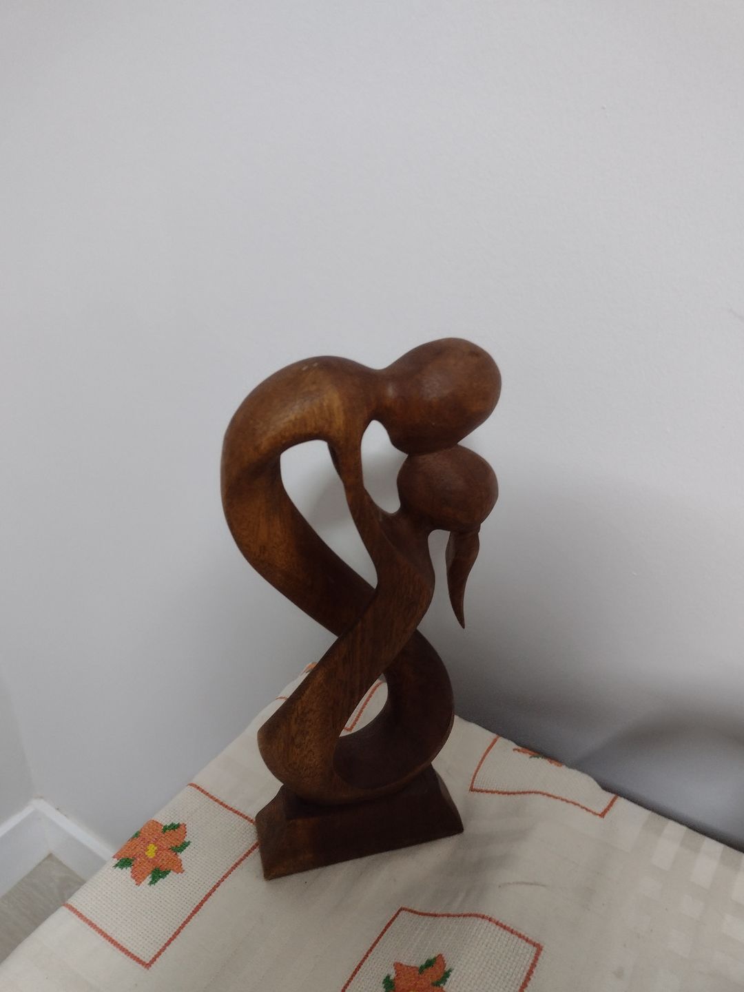 Customer photo review of Escultura Abstrata Amor Infinito 30cm