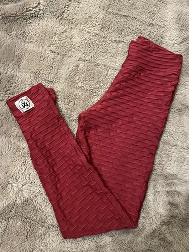 Customer photo review of Burgundy Non-Scrunch Leggings