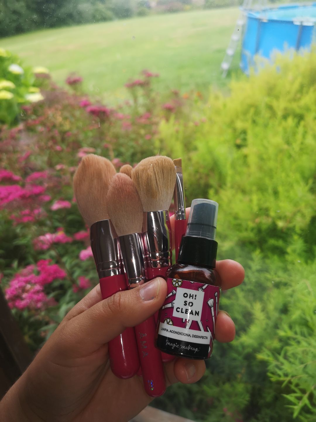Customer photo review of ✭OH! SO CLEAN✭  limpiador instantáneo de brochas 100ml