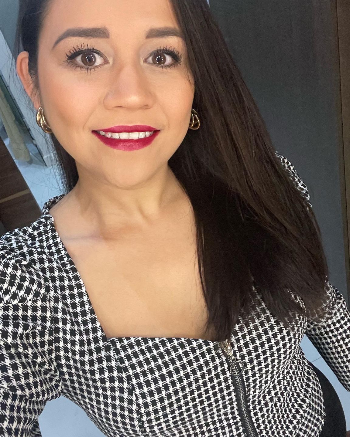 Customer photo review of 02 Liquid Foundation / Maquillaje Líquido 02