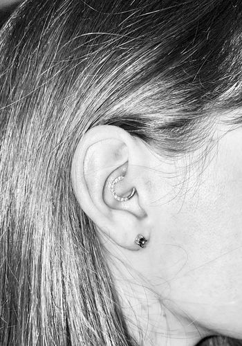 Customer photo review of Front Facing Gems Hinged Ring