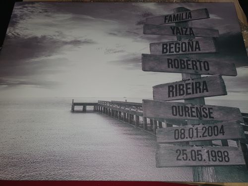 Customer photo review of Lienzo Muelle de Madera con Nombres Personalizados
