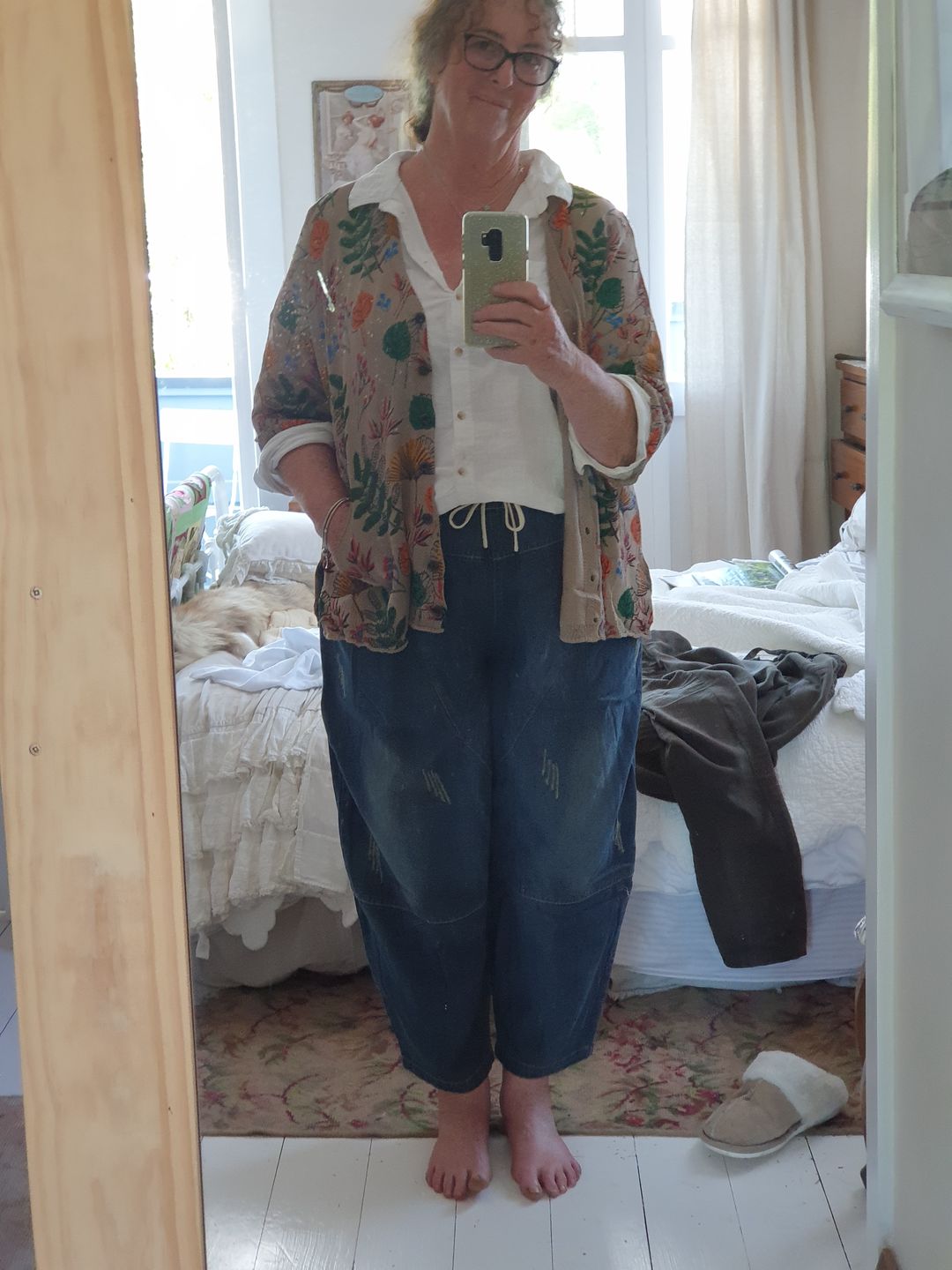 Customer photo review of Plus Size Vintage Loose Elastic Waist Spliced Distressed Jeans