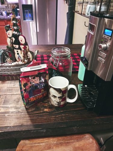 Customer photo review of TRAITOR JOE Collectors Roast
